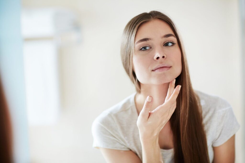 alimentos que pioram a acne